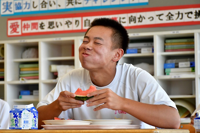 スイカ給食